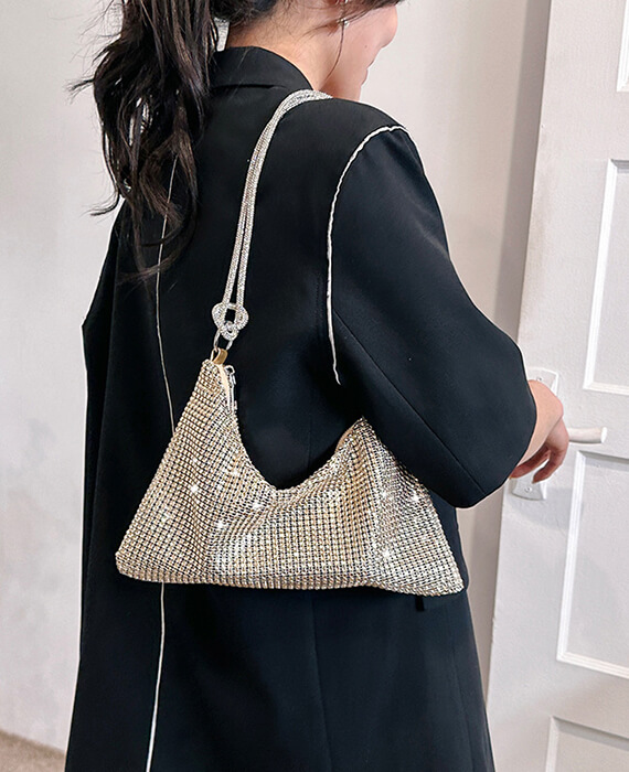 Fashionable Chain Shoulder Bag With Sparkles