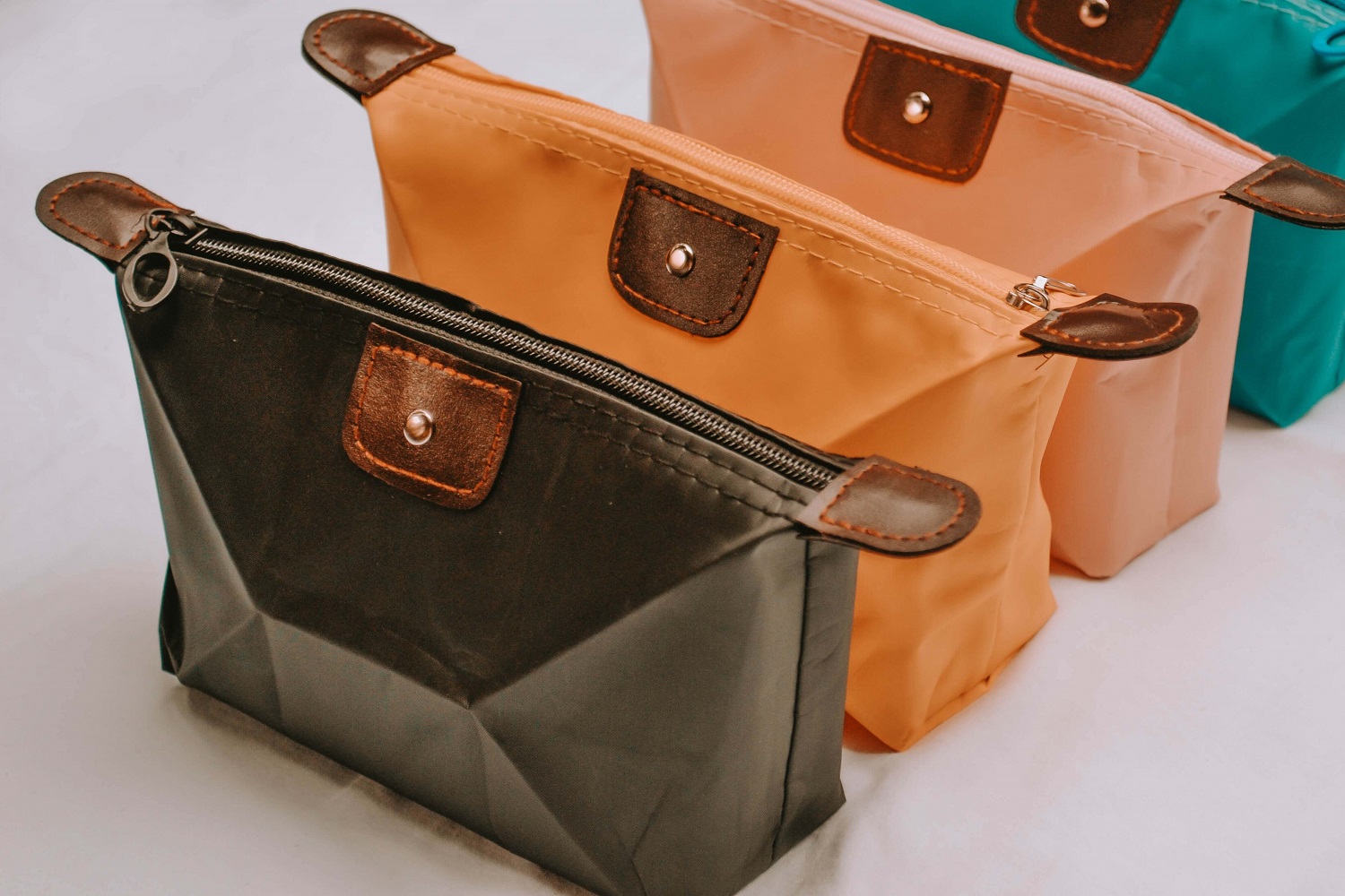 5 Reasons Your Growing Boutique Should Sell Women's Handbags